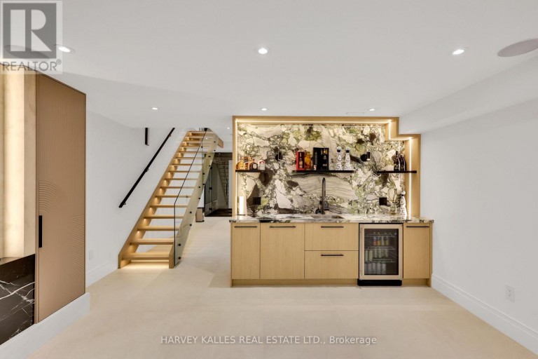 238 MELROSE AVENUE, Toronto (Lawrence Park North), Ontario, M5M1Z1