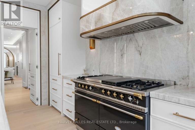 117 YONGE BOULEVARD, Toronto (Bedford Park-Nortown), Ontario, M5M3H2