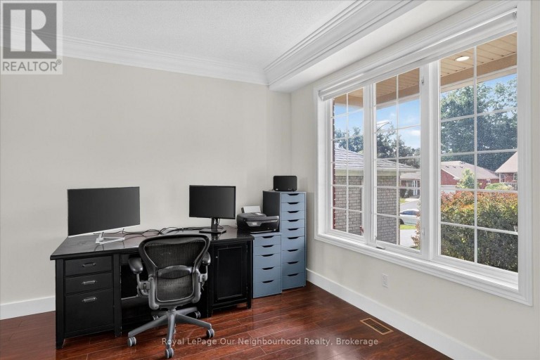 1072 SILVERDALE ROAD, Peterborough (Otonabee Ward 1), Ontario, K9J7W6