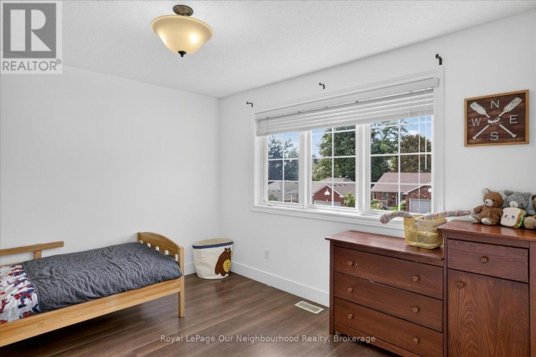1072 SILVERDALE ROAD, Peterborough (Otonabee Ward 1), Ontario, K9J7W6