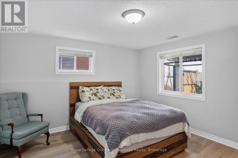 1072 SILVERDALE ROAD, Peterborough (Otonabee Ward 1), Ontario, K9J7W6