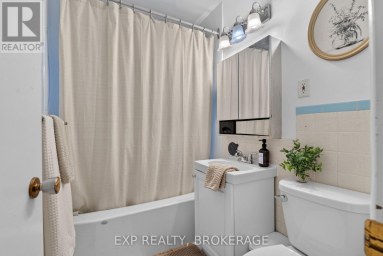 11 PEMBER PLACE Kingston (Central City West) Ontario photo 17