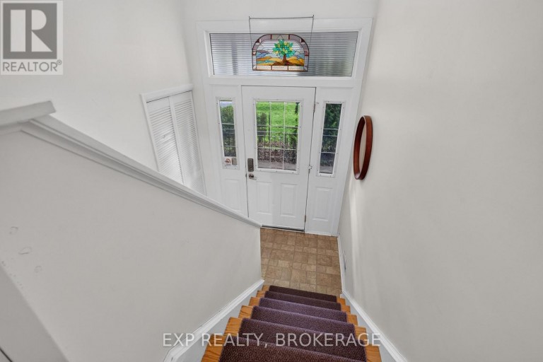 11 PEMBER PLACE, Kingston (Central City West), Ontario, K7M2P8