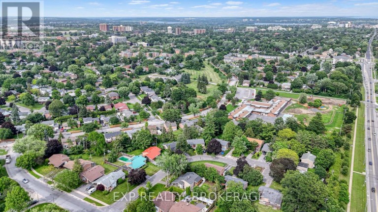 11 PEMBER PLACE, Kingston (Central City West), Ontario, K7M2P8