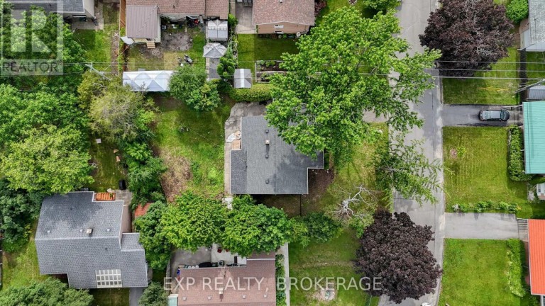 11 PEMBER PLACE, Kingston (Central City West), Ontario, K7M2P8