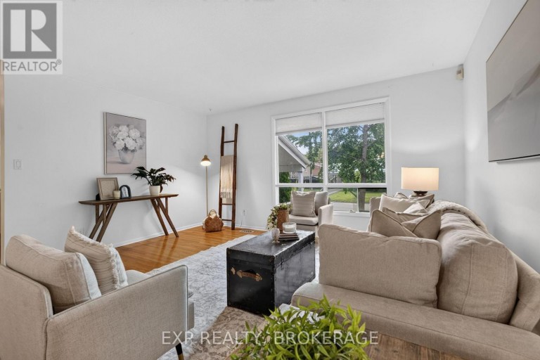11 PEMBER PLACE, Kingston (Central City West), Ontario, K7M2P8
