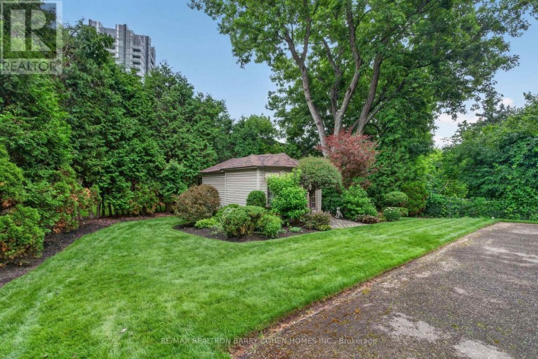 110 UPPER CANADA DRIVE, Toronto (St. Andrew-Windfields), Ontario, M2P1S4