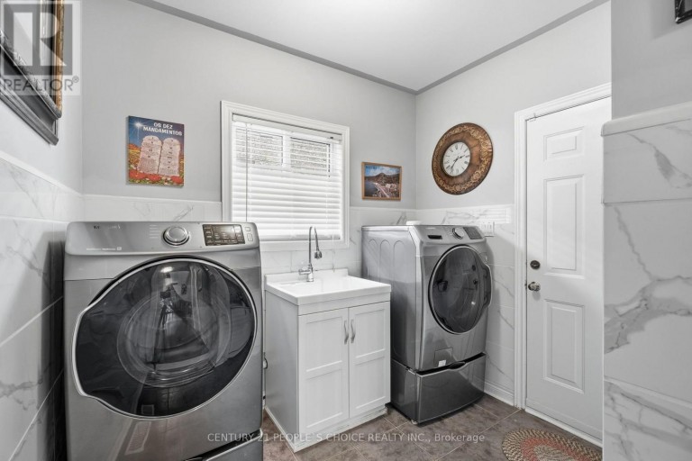 4 IMPERIAL CROWN LANE, Barrie (Innis-Shore), Ontario, L4N0T4