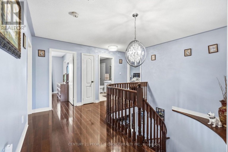 4 IMPERIAL CROWN LANE, Barrie (Innis-Shore), Ontario, L4N0T4