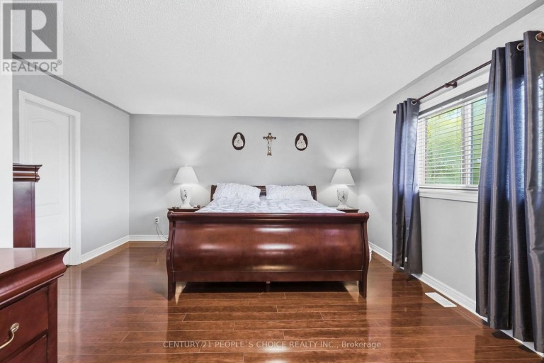 4 IMPERIAL CROWN LANE, Barrie (Innis-Shore), Ontario, L4N0T4