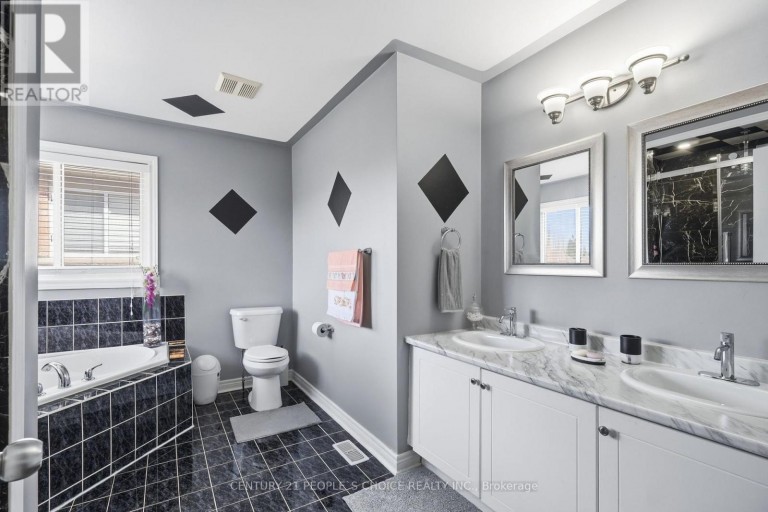 4 IMPERIAL CROWN LANE, Barrie (Innis-Shore), Ontario, L4N0T4