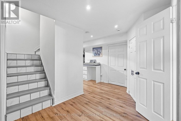 4 IMPERIAL CROWN LANE, Barrie (Innis-Shore), Ontario, L4N0T4