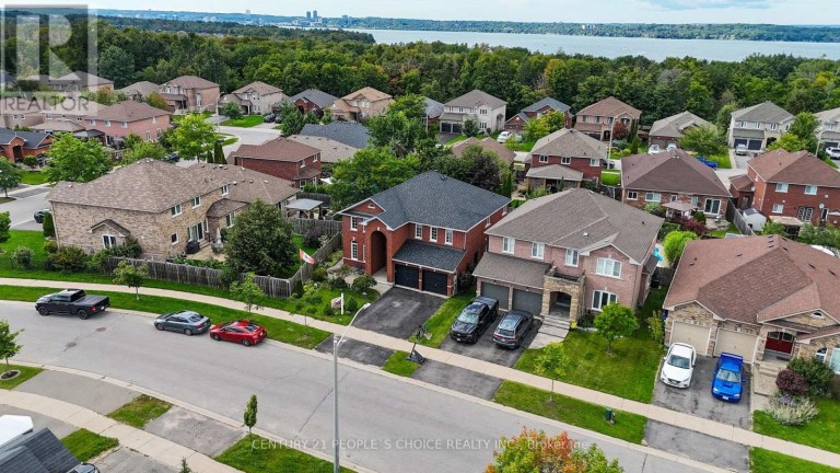 4 IMPERIAL CROWN LANE, Barrie (Innis-Shore), Ontario, L4N0T4
