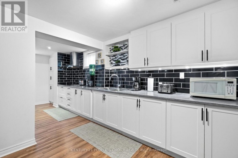 4 IMPERIAL CROWN LANE, Barrie (Innis-Shore), Ontario, L4N0T4