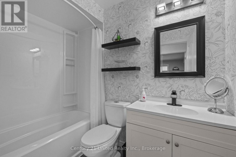 49 WATERVIEW LANE, Clarington (Newcastle), Ontario, L1B1P5
