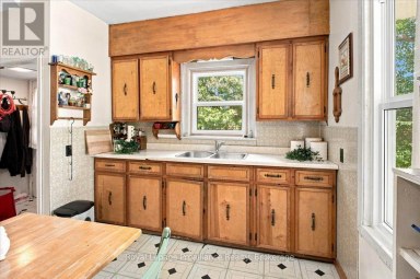 513 MOIRA STREET Tweed (Tweed (Village)) Ontario photo 3