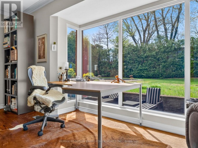19 SAINTFIELD AVENUE, Toronto (Bridle Path-Sunnybrook-York Mills), Ontario, M3C2M4