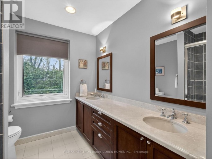 19 SAINTFIELD AVENUE, Toronto (Bridle Path-Sunnybrook-York Mills), Ontario, M3C2M4