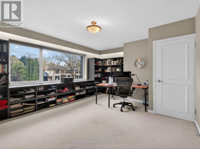 19 SAINTFIELD AVENUE, Toronto (Bridle Path-Sunnybrook-York Mills), Ontario, M3C2M4
