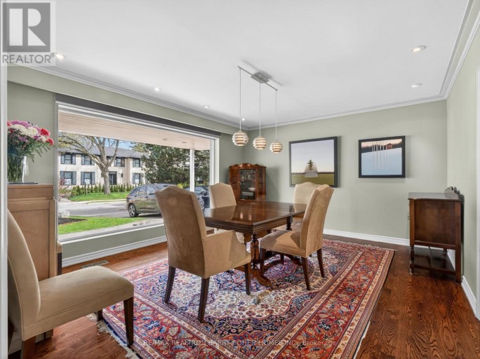 19 SAINTFIELD AVENUE, Toronto (Bridle Path-Sunnybrook-York Mills), Ontario, M3C2M4