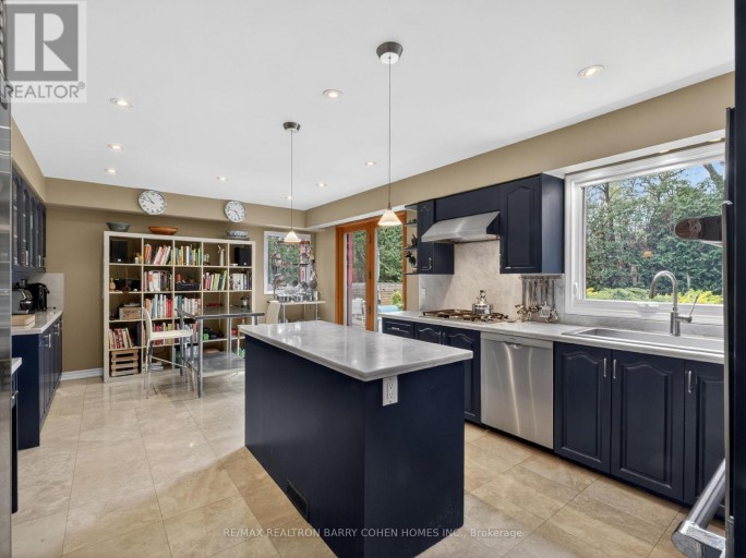19 SAINTFIELD AVENUE, Toronto (Bridle Path-Sunnybrook-York Mills), Ontario, M3C2M4