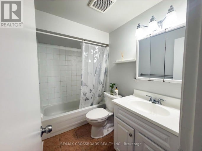 30 - 350 CAMELOT COURT, Oshawa (Eastdale), Ontario, L1G6P7