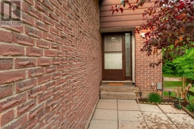 30 - 350 CAMELOT COURT Oshawa (Eastdale) Ontario photo 4
