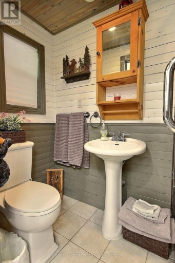 1082 GREEN LAKE ROAD, Algonquin Highlands (Stanhope), Ontario, K0M1S0