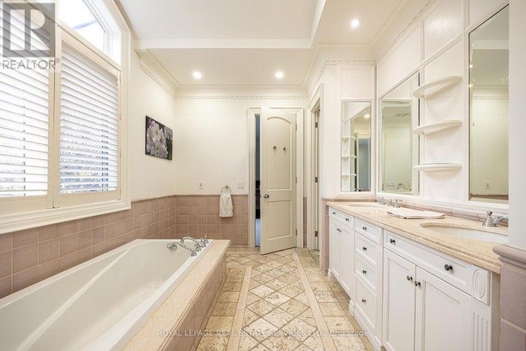 9 SEINECLIFFE ROAD, Markham (Bayview Glen), Ontario, L3T1K3