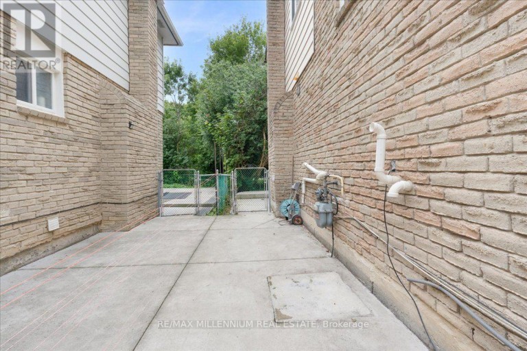 26 TALBOT STREET, Brampton (Bram West), Ontario, L6X2P5