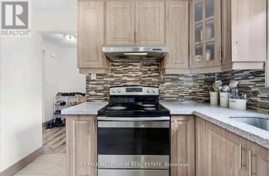 26 TALBOT STREET Brampton (Bram West) Ontario photo 4
