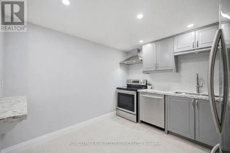 306 - 8 LISA STREET, Brampton (Queen Street Corridor), Ontario, L6T4S6