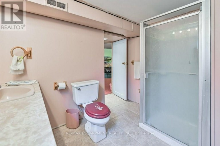 641 LIMERIDGE ROAD E, Hamilton (Thorner), Ontario, L8W1A2