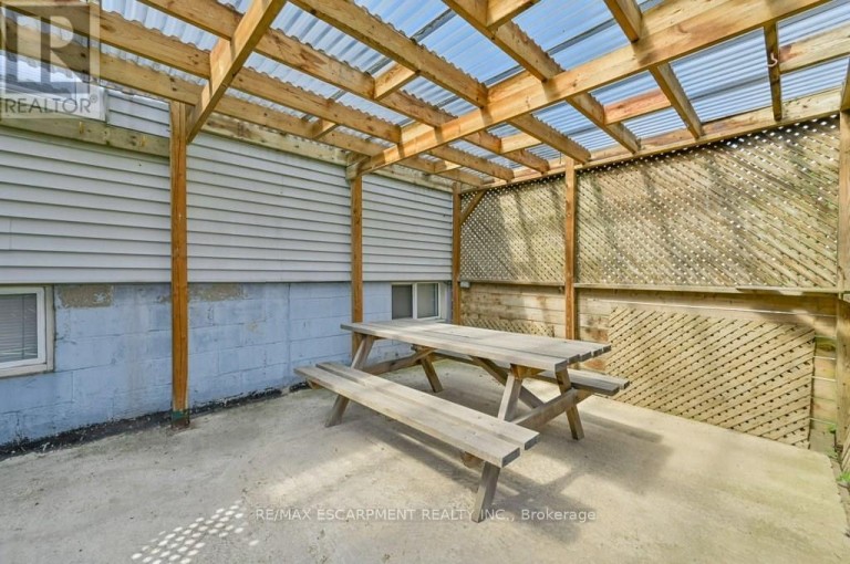 641 LIMERIDGE ROAD E, Hamilton (Thorner), Ontario, L8W1A2