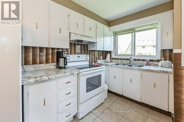 641 LIMERIDGE ROAD E, Hamilton (Thorner), Ontario, L8W1A2