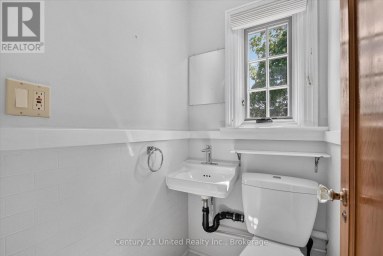 627 GILMOUR STREET Peterborough (Town Ward 3) Ontario photo 35