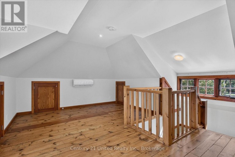 627 GILMOUR STREET, Peterborough (Town Ward 3), Ontario, K9J4T9