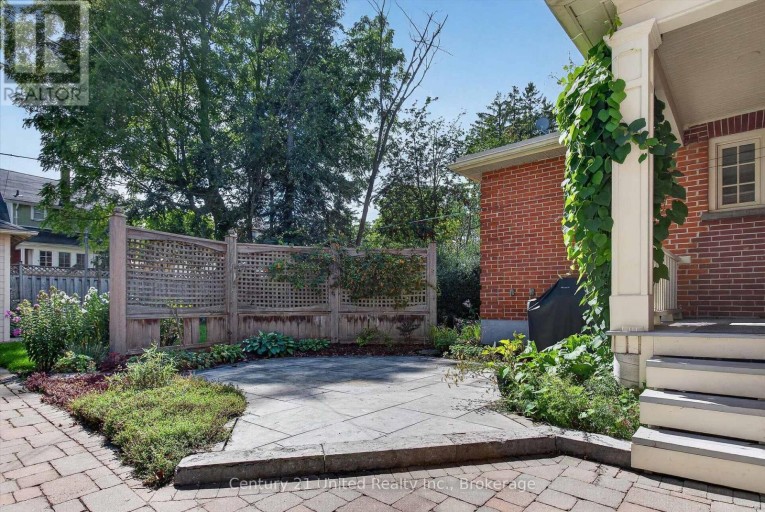 627 GILMOUR STREET, Peterborough (Town Ward 3), Ontario, K9J4T9