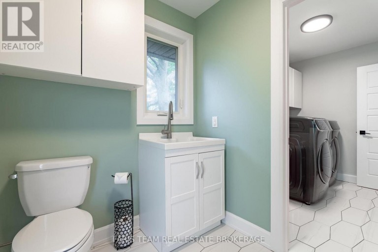 223A HICKORY LANE, Barrie (Bayshore), Ontario, L4N4J9