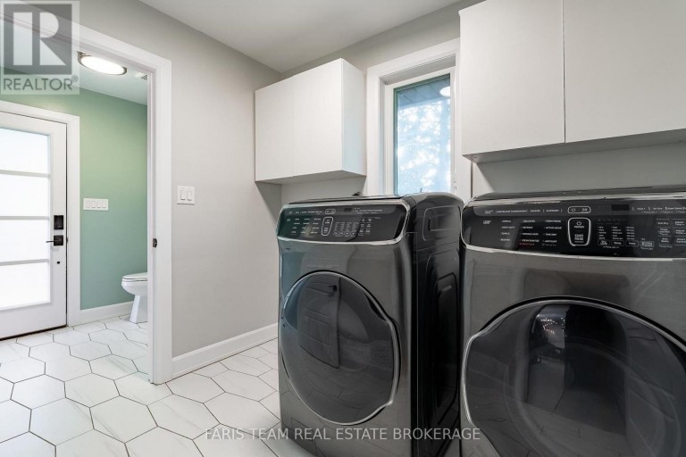 223A HICKORY LANE, Barrie (Bayshore), Ontario, L4N4J9