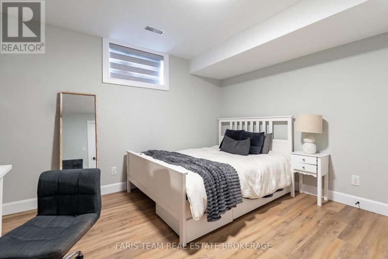 223A HICKORY LANE, Barrie (Bayshore), Ontario, L4N4J9