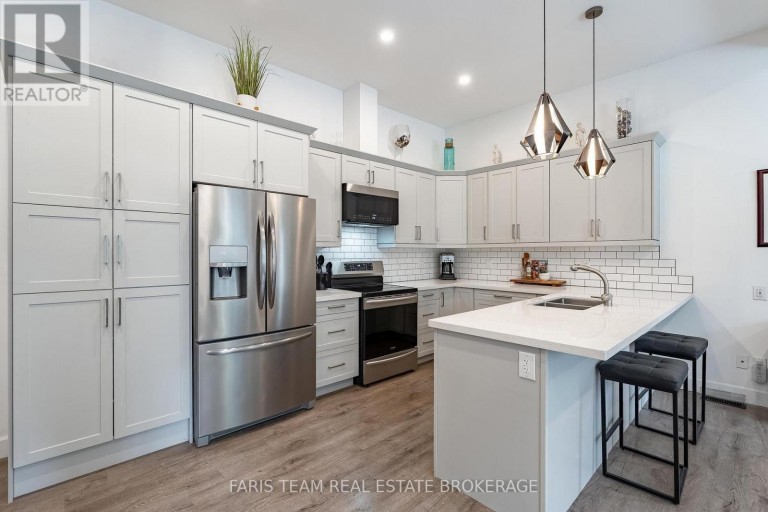 223A HICKORY LANE, Barrie (Bayshore), Ontario, L4N4J9