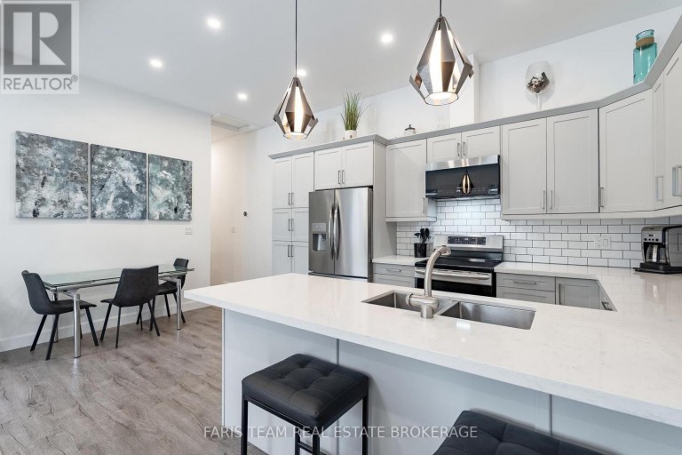 223A HICKORY LANE, Barrie (Bayshore), Ontario, L4N4J9