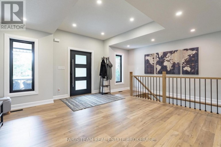 223A HICKORY LANE, Barrie (Bayshore), Ontario, L4N4J9