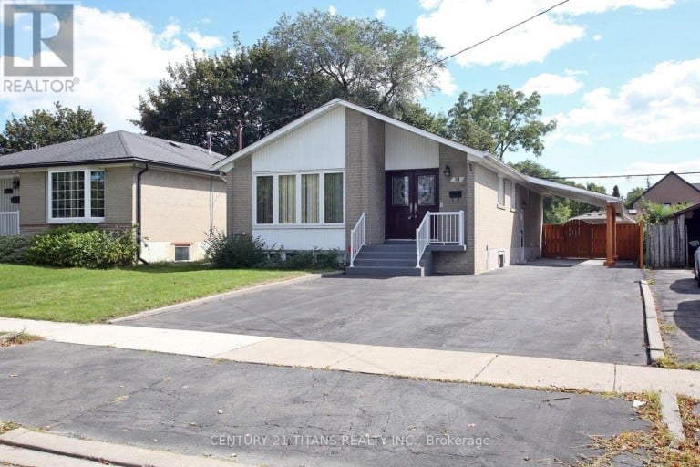 31 MONTERREY DRIVE, Toronto (Thistletown-Beaumonde Heights), Ontario, M9V1S7