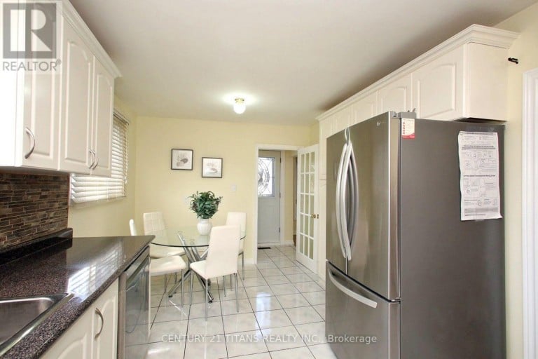 31 MONTERREY DRIVE, Toronto (Thistletown-Beaumonde Heights), Ontario, M9V1S7