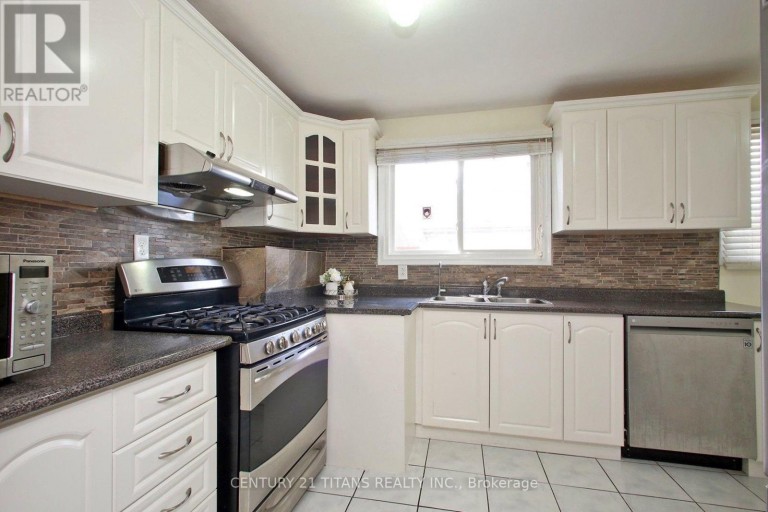 31 MONTERREY DRIVE, Toronto (Thistletown-Beaumonde Heights), Ontario, M9V1S7