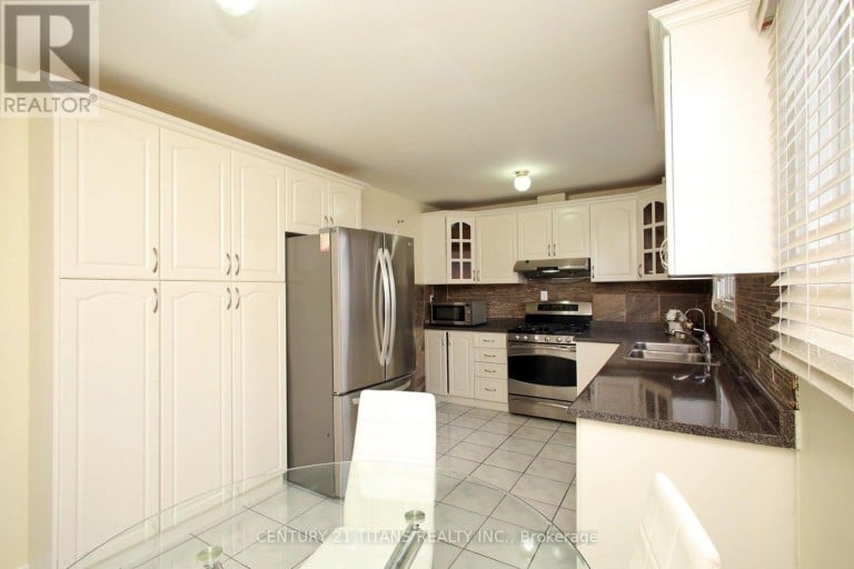 31 MONTERREY DRIVE, Toronto (Thistletown-Beaumonde Heights), Ontario, M9V1S7