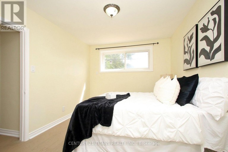 31 MONTERREY DRIVE, Toronto (Thistletown-Beaumonde Heights), Ontario, M9V1S7