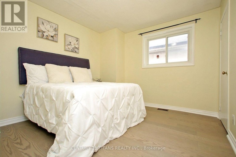 31 MONTERREY DRIVE, Toronto (Thistletown-Beaumonde Heights), Ontario, M9V1S7